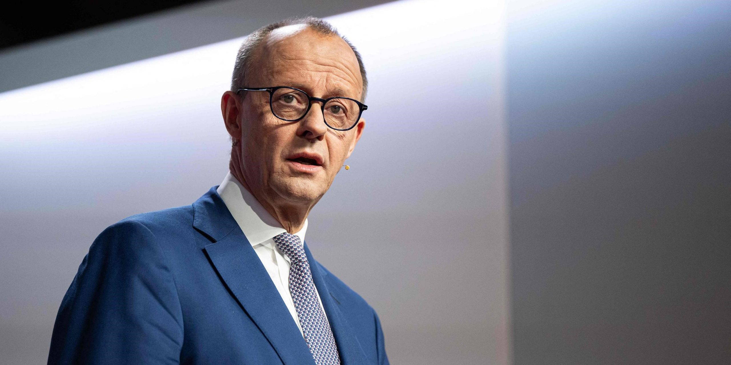 Cancelarul german Friedrich Merz vede „anumite progrese bune” în Summit-ul Trump-Putin, în ciuda imaginilor care arată apropierea celor doi lideri
