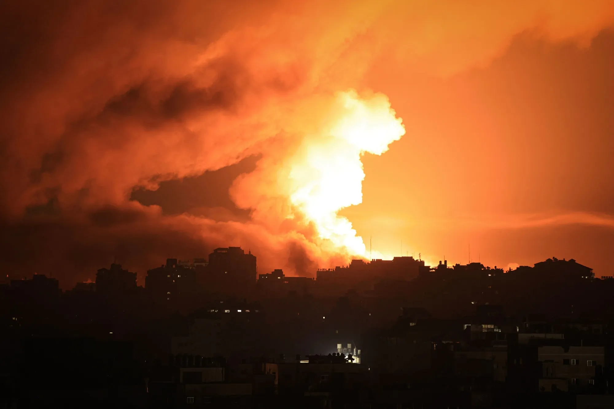 Gaza intră în evacuare masivă înainte de ofensiva armatei israeliene. Netanyahu: „Este ultima fortăreață a Hamas”