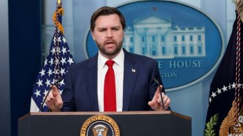 J.D. Vance susține că Statele Unite plănuiesc o întâlnire Trump-Putin-Zelenski pentru a discuta despre încetarea războiului