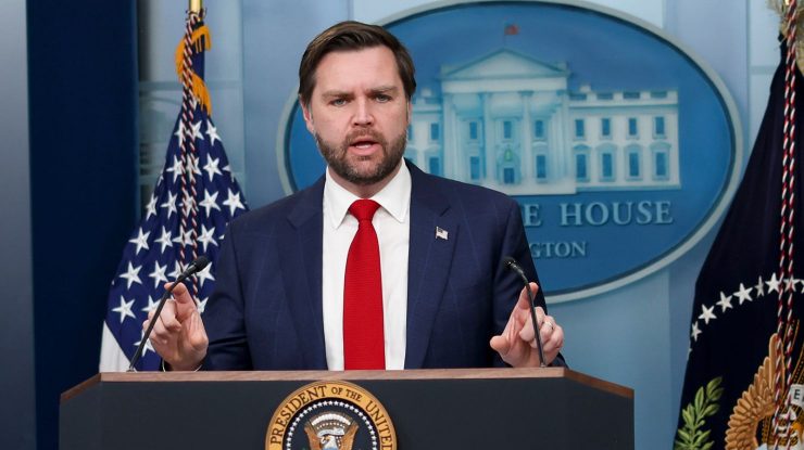 J.D. Vance susține că Statele Unite plănuiesc o întâlnire Trump-Putin-Zelenski pentru a discuta despre încetarea războiului