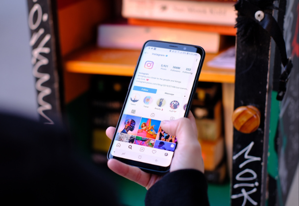 Instagram lansează o nouă funcție. Ce efecte negative are asupra sănătății mintale și sociale