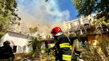 Fostul restaurant „Mărul de Aur” a fost cuprins astăzi de flăcări