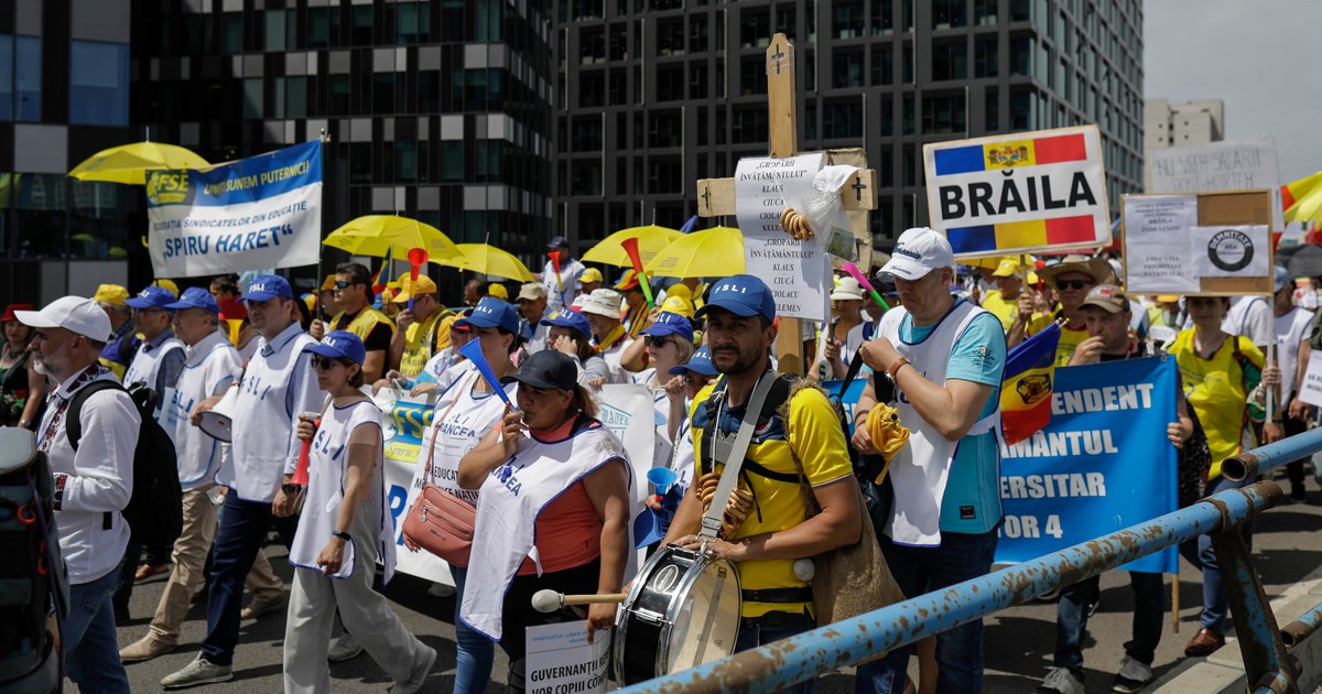 Protestele organizate de sindicatele din învățământ la sediul Ministerului Educației au intrat în a patra săptămână