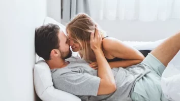 Sexul ajunge și el în zona gri. Tinerii de până în 28 de ani spun că își pierd temporar apetitul sexual