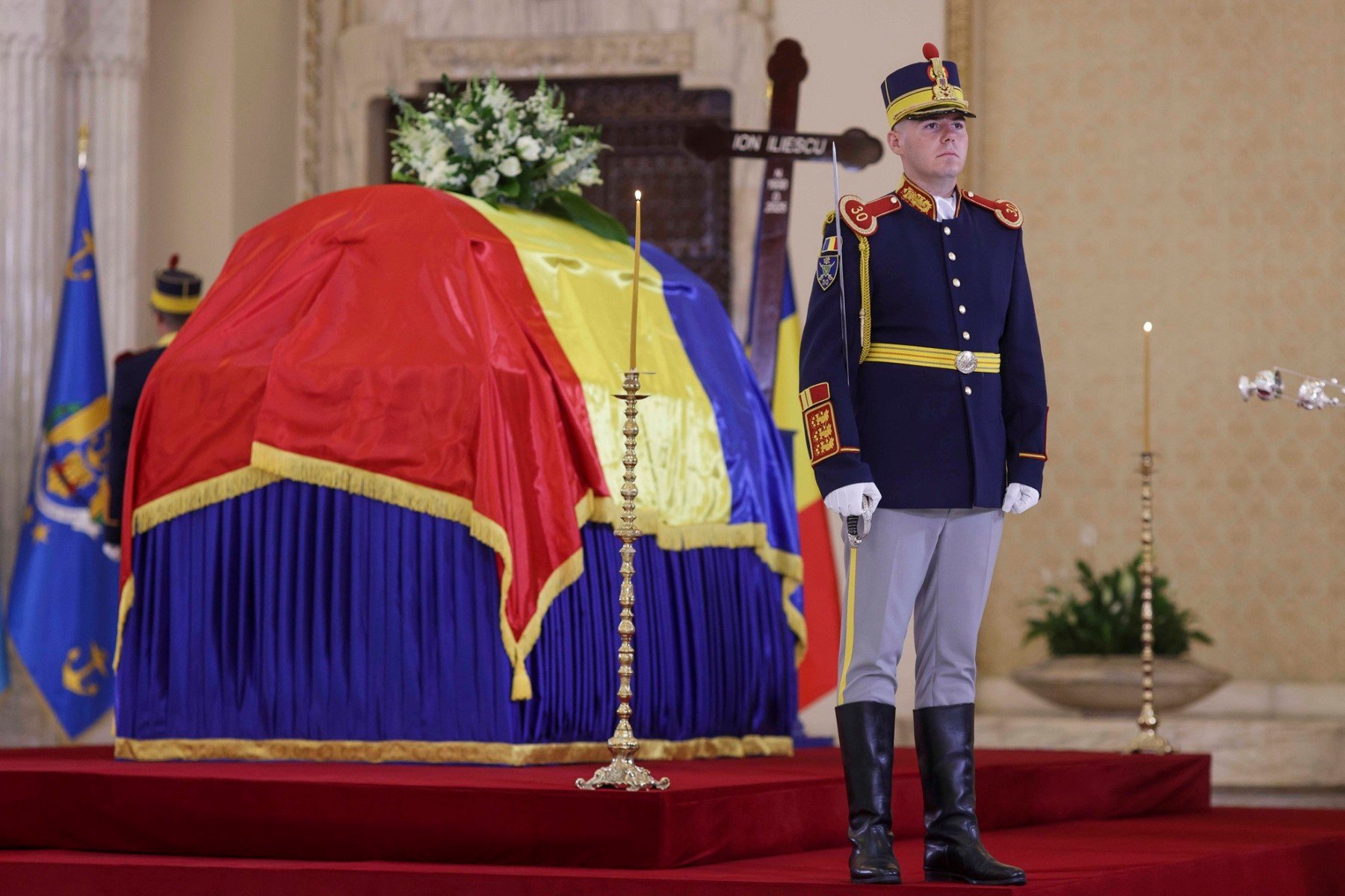 Lumea își ia adio de la Ion Iliescu. Cum a fost atmosfera astăzi la Palatul Cotroceni și la ce să ne așteptăm mâine