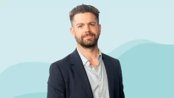 Jack Osbourne îl onorează pe tatăl său, Ozzy, cu un omagiu în cadrul unei rare apariții publice. Ce tricou a purtat