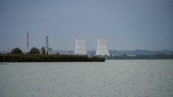 O dronă ucraineană a provocat un incendiu în jurul unei centrale nucleare ruse în regiunea frontalieră Kursk