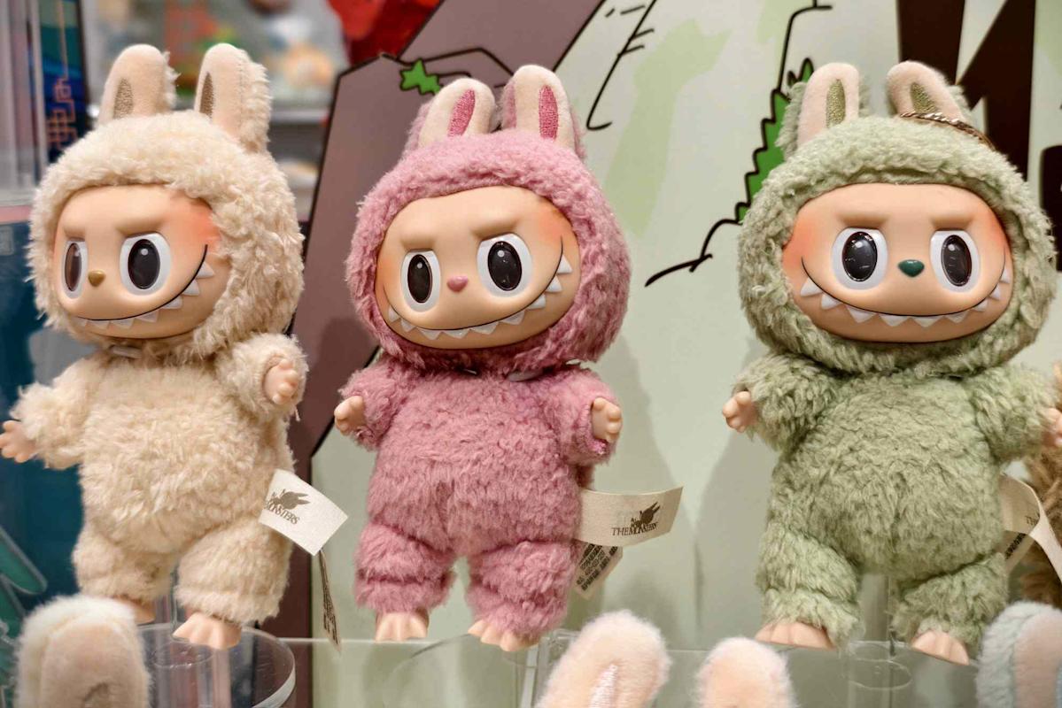 Mai multe păpuși Labubu, în valoare de circa 7.000 de dolari, au fost furate dintr-un magazin în toiul nopții. Cum au fost văzuți hoții