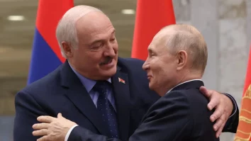 Putin și Lukashenko pregătesc o nouă criză a migranților în Uniunea Europeană. Comisia Europeană a sesizat o creștere a frecvenței zborurilor din Libia