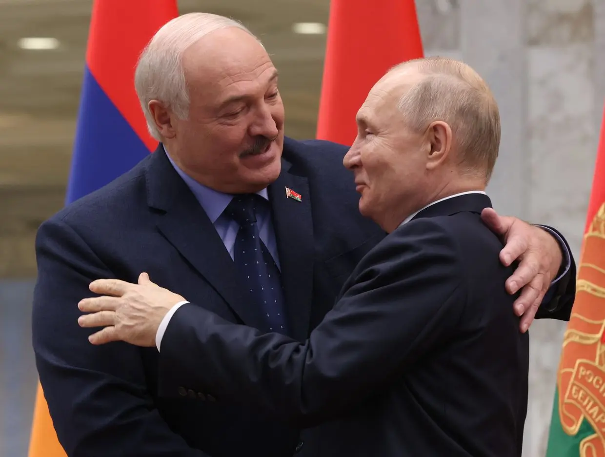 Putin și Lukashenko pregătesc o nouă criză a migranților în Uniunea Europeană. Comisia Europeană a sesizat o creștere a frecvenței zborurilor din Libia
