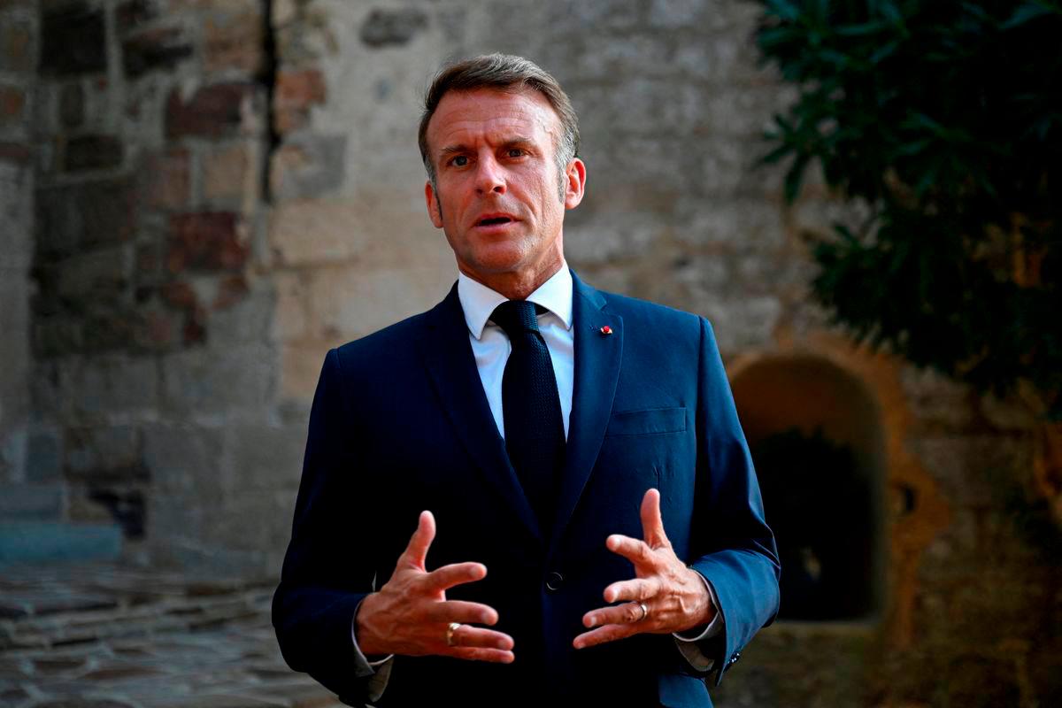 Guvernul francez lansează o campanie pentru creșterea natalității. Francezii de 29 de ani sunt sfătuiți să facă copii cât pot de repede. Macron vrea să construiască 30 de centre noi pentru fertilizare