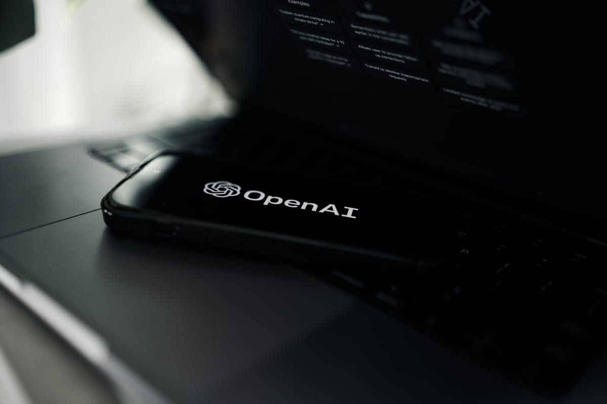 OpenAI lansează două modele A.I. open-weight optimizate pentru rularea pe laptopuri