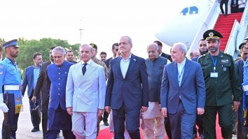 Iran și Pakistan încheie un acord comercial în valoare de $10 mld. Acordul prevede și susținerea industriei nucleare iraniene