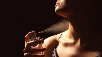 Parfumul devine noul ritual de echilibru. Corina Bossi: „Este cel mai facil accesoriu de achiziționat. E ca un mic totem care ne face să ne simțim mai bine“