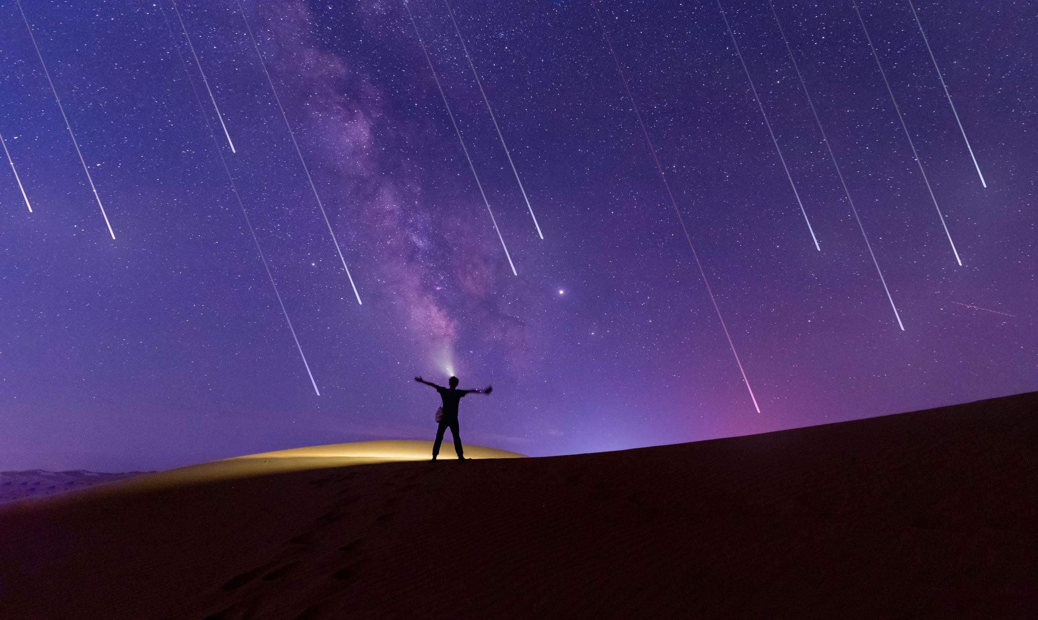 Ploaia de stele Perseide oferă cel mai frumos spectacol astronomic al verii. Cătălin Beldea, organizator Astroshow: „Pământul trece printr-o zonă pe unde a trecut coada unei comete acum o sută de ani”