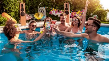 Hitul verii 2025 întârzie să apară, iar cheful de petrecere dispare odată cu el