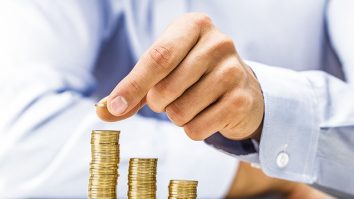 Cum se uită pieţele financiare la România înainte să îi acorde votul de încredere şi să finanţeze: „Vor să vadă că am depăşit vârful de deficit. Trebuie evitată o nouă criză politică”