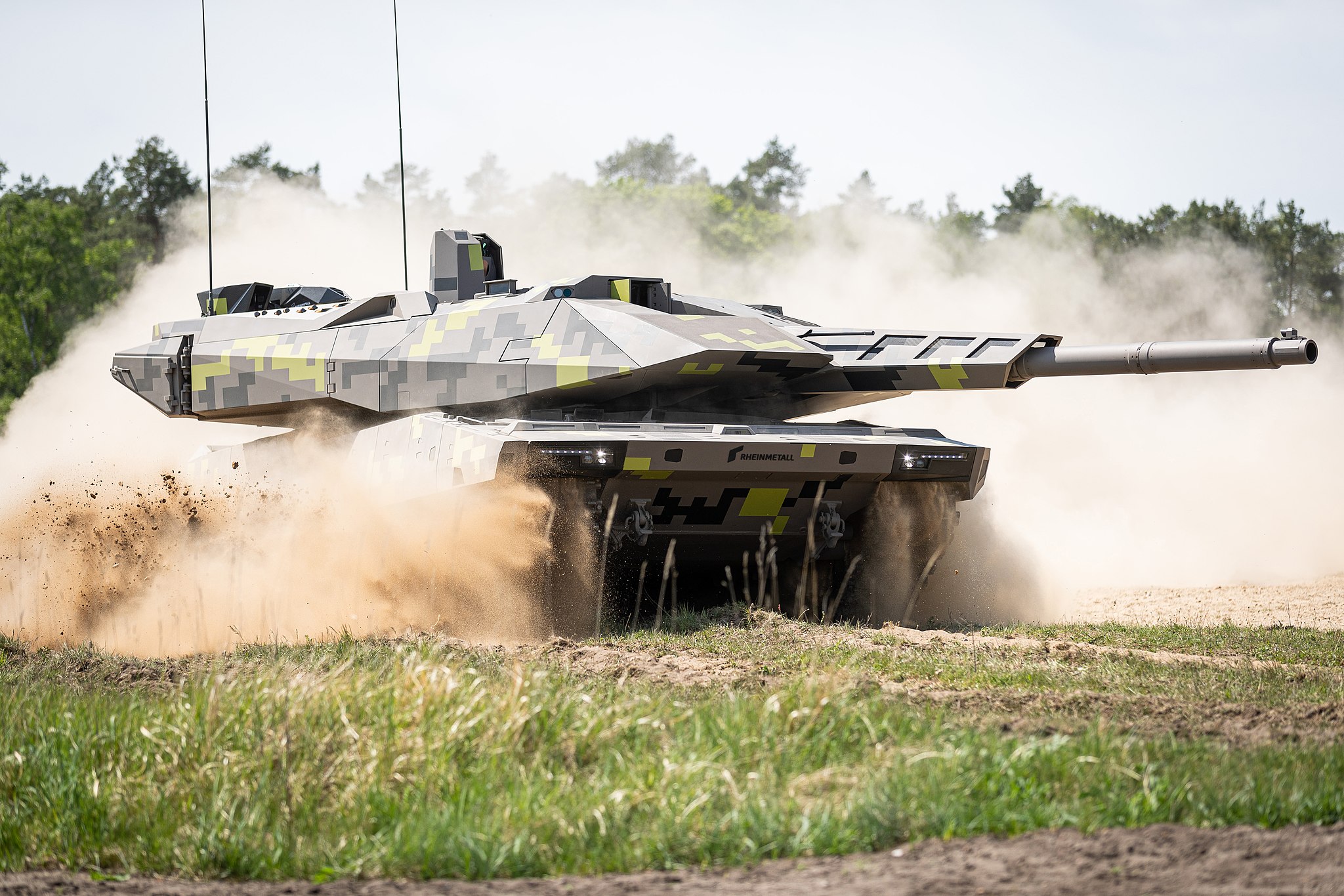 Rheinmetall promite scăderi de preț la tancuri și artilerie, în ciuda cererii record. Germania plănuiește comenzi în valoare de 30-35 miliarde de euro