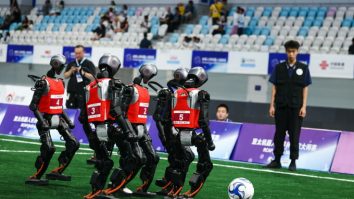 Prima ediție a Jocurilor Mondiale ale Roboților Umani a debutat în Beijing. Ce abilități au demonstrat în competiție