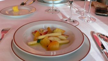 În inima Parisului, chef Alain Passard sfidează tradiția. Cum a ajuns un restaurant cu trei stele Michelin să servească doar mâncare vegetariană