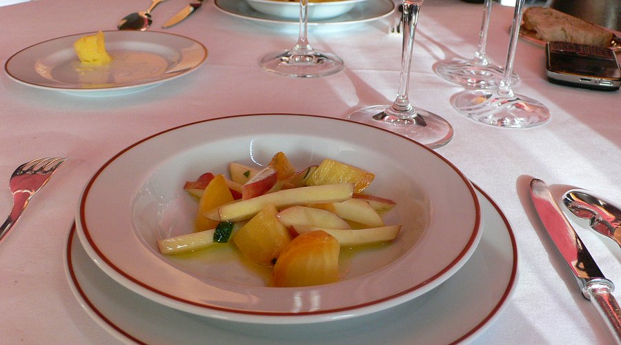 În inima Parisului, chef Alain Passard sfidează tradiția. Cum a ajuns un restaurant cu trei stele Michelin să servească doar mâncare vegetariană