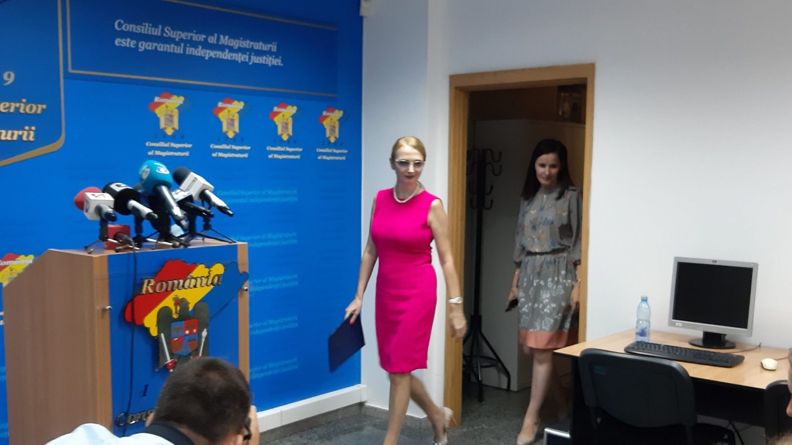 Înalta Curte de Casație și Justiție îl acuză pe Ilie Bolojan că afectează independența justiției. Parchetul General susține poziția instanței supreme, iar PSD sesizează LIBE din Parlamentul European