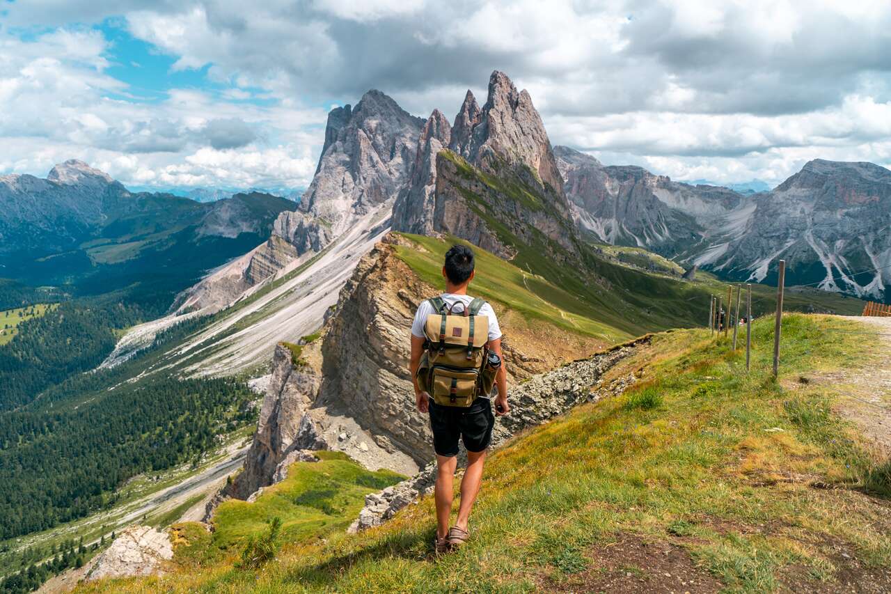 Fermierii italieni montează porți cu turnicheți în Dolomiți: „Aș închide conturile de travel influencers. Turiștii nu mai vin pregătiți”