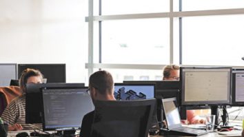 Piața muncii traversează o criză majoră în cele mai mari economii globale. Cristian Hostiuc: „Muncitorii străini rezolvă o problemă pe piața românească”