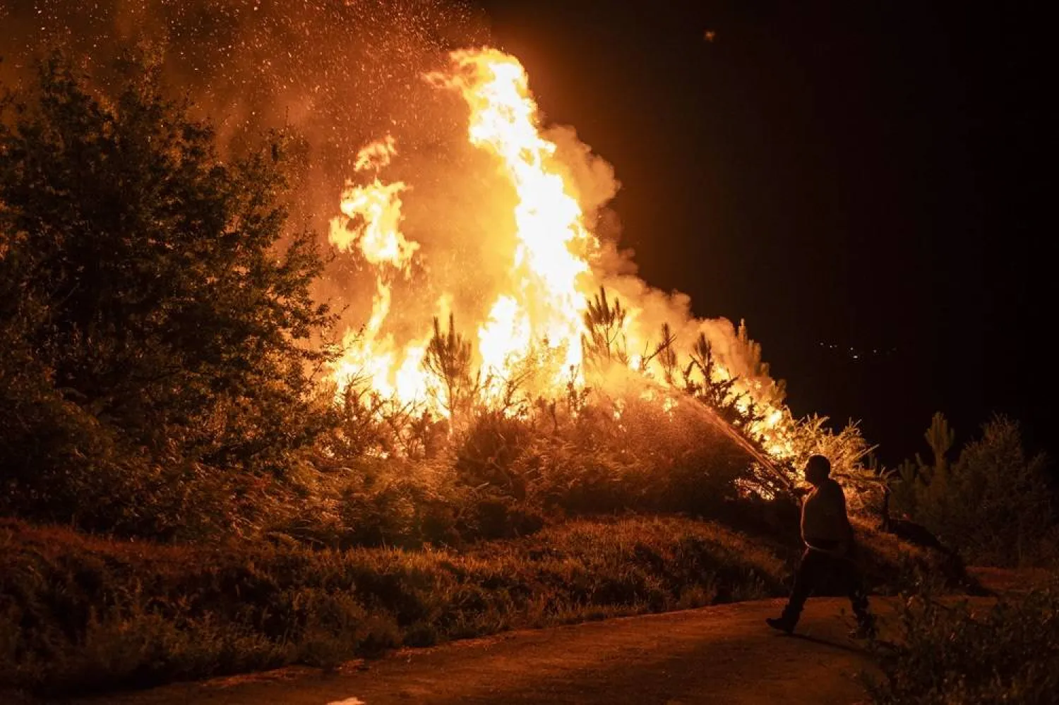 Incendiile din Spania au ars o suprafață cât Londra. Fumul face ravagii până în Marea Britanie și Europa de Vest