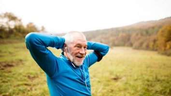 STUDIU. Cercetătorii din SUA explică secretul „supervârstnicilor”. Socializarea îi ajută să-și mențină mintea ageră