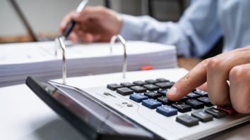 (P) Taxele pe bonuri de masă: se opresc de la angajat sau de la angajator?