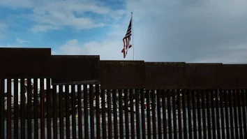 Trump a dispus vopsirea zidului de la granița cu Mexicul în negru, pentru a fi „mai fierbinte” și „mai greu de escaladat”