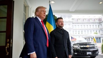 Statele Unite și liderii militari ai NATO încep să elaboreze de miercuri garanțiile de securitate pentru Ucraina. Trump exclude trupele americane, dar nu și sprijinul aerian