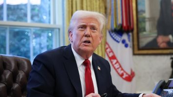 Trump „nu știe” dacă Putin și Zelenski se vor întâlni, dar avertizează că vor exista „consecințe dure” dacă nu se încheie războiul din Ucraina: „Voi interveni puternic într-o săptămâna sau două”. Ce garanții de securitate oferă SUA