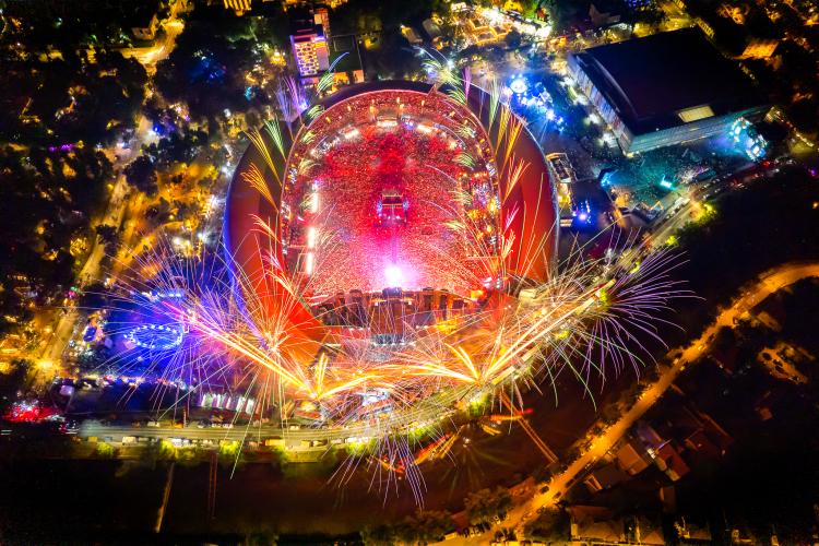 UNTOLD X transformă Clujul în capitala globală a muzicii. Tu cu cine sărbătorești 10 ani de show