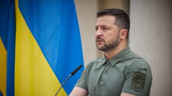 Încrederea ucrainenilor în Președintele Volodimir Zelenski a scăzut la 58% după scandalul agențiilor anticorupție