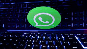 WhatsApp acuză Moscova că încearcă să blocheze accesul a peste 100 de milioane de utilizatori ruși la conversații securizate. Cum se apără oficialii