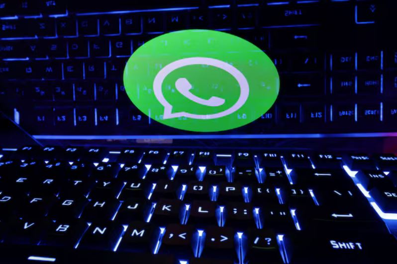 WhatsApp acuză Moscova că încearcă să blocheze accesul a peste 100 de milioane de utilizatori ruși la conversații securizate. Cum se apără oficialii