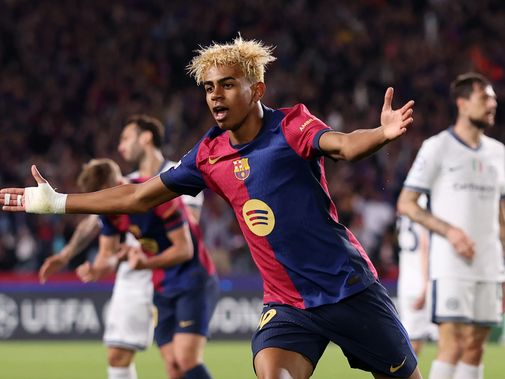 Yamal ar putea deveni cel mai tânăr câștigător al Balonului de Aur. France Football anunță lista cu cei mai buni 30 de fotbaliști