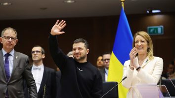 UE anunță al 19-lea pachet de sancțiuni împotriva Rusiei. Trump cere Ucrainei să cedeze teritorii, dar Zelenski nu vrea să cedeze