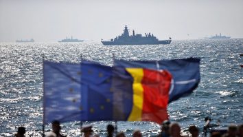 Ziua Marinei transformă Constanța într-o paradă navală cu 3500 de militari. Absent este chiar Nicușor Dan