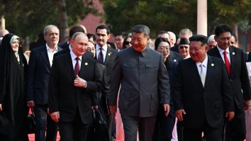 Xi Jinping trage un semnal de alarmă la paradă: „Naţiunea chineză nu este intimidată vreodată de vreun tiran”