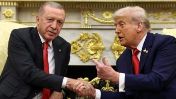 Donald Trump l-a primit pe Erdogan la Casa Albă:  „Aș vrea să înceteze să mai cumpere petrol din Rusia”
