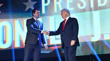 Donald Trump a ajuns la ceremonia pentru  Charlie Kirk. Sunt așteptate peste 100.000 de persoane