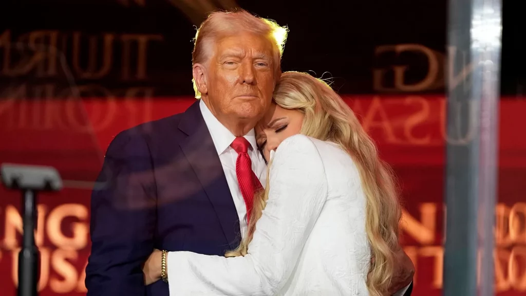 Donald Trump l-a numit pe activistul Charlie Kirk „erou american", în cadrul comemorării sale