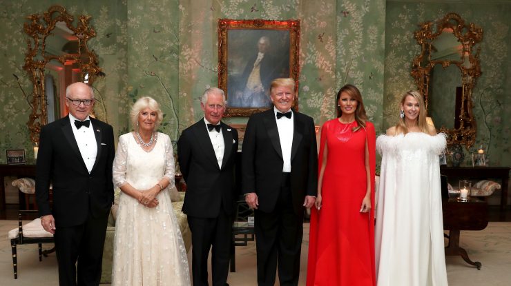 Trump merge săptămâna viitoare în Regatul Unit. Guvernul britanic mizează pe carisma familiei regale pentru a întări legăturile cu Washingtonul
