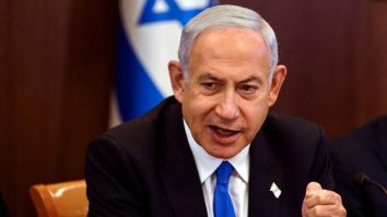 Israelul spune că trupele terestre vor „avansa și vor prelua zone strategice suplimentare în Liban”