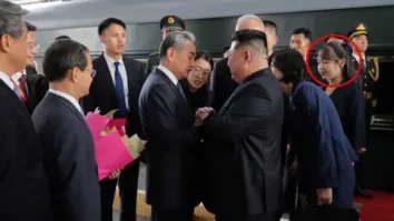 Liderul nord-coreean Kim Jong Un şi-a luat fiica în prima ei călătorie oficială în străinătate, la Beijing