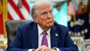 Trump este pregătit să treacă la „a doua fază a sancțiunilor” împotriva Rusiei, după atacul brutal asupra Ucrainei. SUA și UE ar putea colabora pentru a duce economia Rusiei către colaps