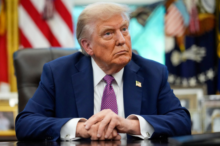 Trump este pregătit să treacă la „a doua fază a sancțiunilor” împotriva Rusiei, după atacul brutal asupra Ucrainei. SUA și UE ar putea colabora pentru a duce economia Rusiei către colaps